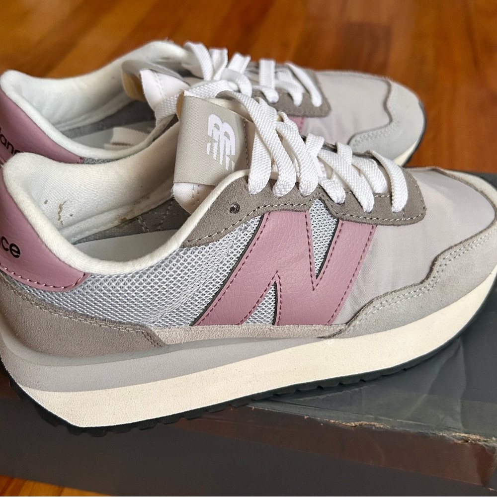 SOLD New Balance 237